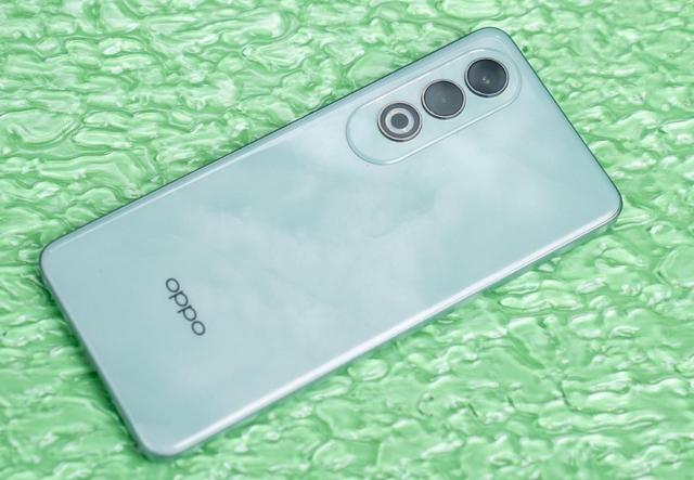 oppo又一款抗摔神机，5500mAh+100+超清主摄，256G只要1899元