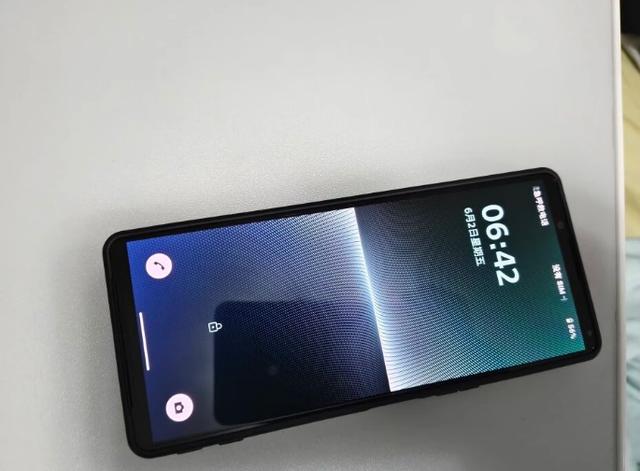 索尼Xperia 1V全面解析：轻薄机身下的影像巨兽