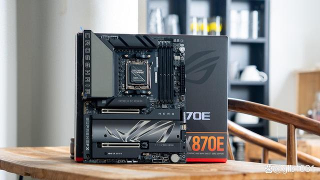 9950X最强搭档登场：华硕ROG X870E HERO 开箱分享