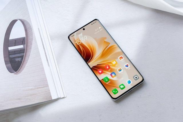 OPPO Reno13曝光：24G+1TB+5560mAh大电池，进步很大