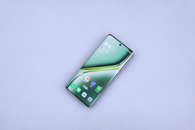 OPPO果断“发飙”，24GB+1TB跌至3867元，第三代骁龙8+6100mAh